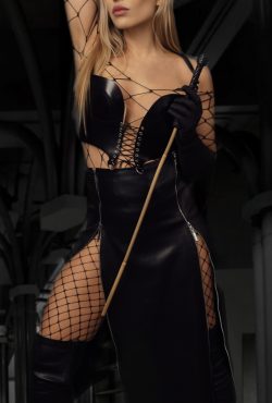 Dominatrix M available in Riyadh